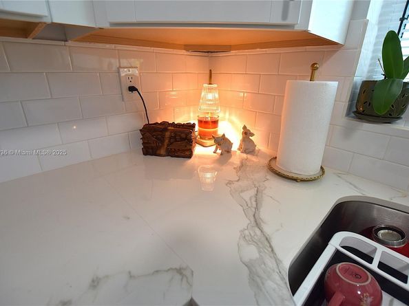 2572 E Emory Dr F, West Palm Beach FL 33415