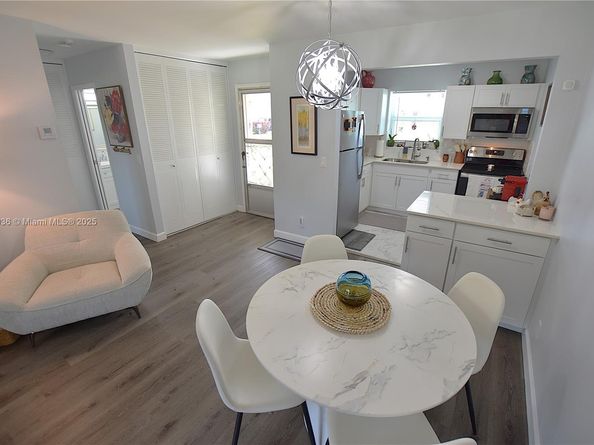 2572 E Emory Dr F, West Palm Beach FL 33415