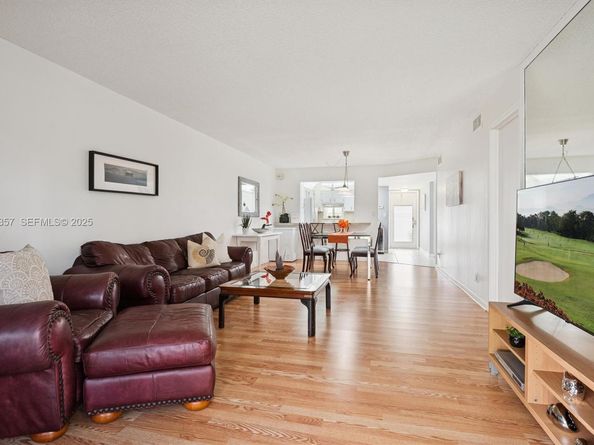 9511 N Hollybrook Lake Dr 108, Pembroke Pines FL 33025