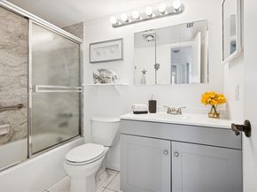 9511 N Hollybrook Lake Dr 108, Pembroke Pines FL 33025