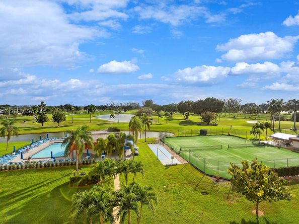 9511 N Hollybrook Lake Dr 108, Pembroke Pines FL 33025