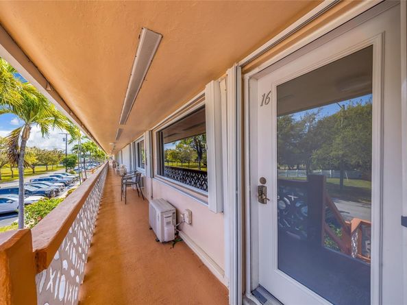 900 SW 10th Ter 16S, Hallandale Beach FL 33009