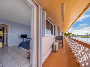 900 SW 10th Ter 16S, Hallandale Beach FL 33009