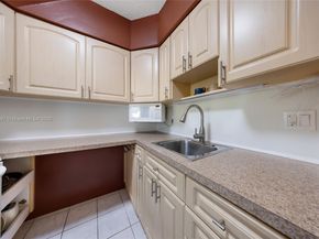 900 SW 10th Ter 16S, Hallandale Beach FL 33009