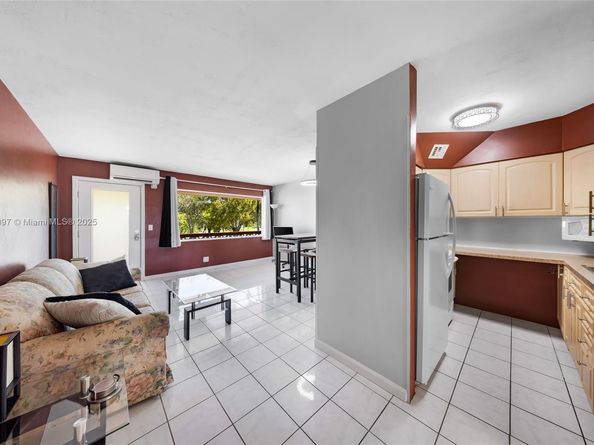900 SW 10th Ter 16S, Hallandale Beach FL 33009