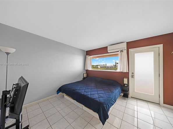 900 SW 10th Ter 16S, Hallandale Beach FL 33009