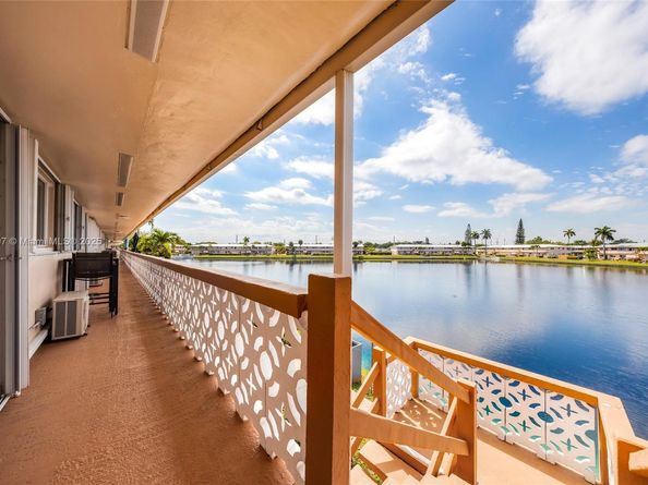 900 SW 10th Ter 16S, Hallandale Beach FL 33009
