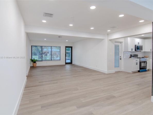 552 W Evanston Cir, Fort Lauderdale FL 33312