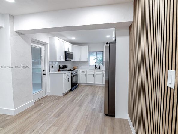 552 W Evanston Cir, Fort Lauderdale FL 33312