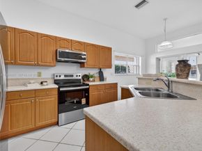 4317 Willow Ridge Dr, Weston FL 33331