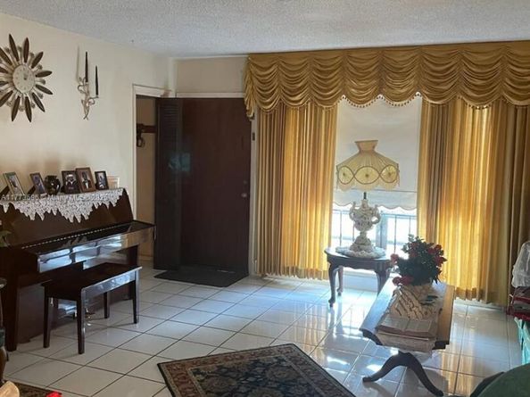 1010 NW 57th St, Miami FL 33127