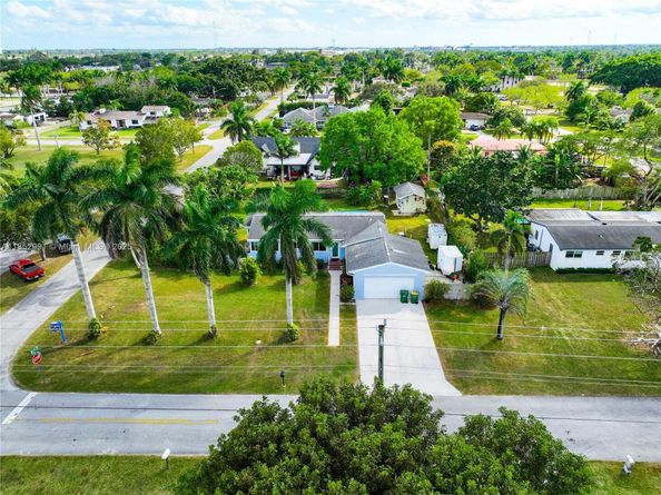 94 NE 17th St, Homestead FL 33030