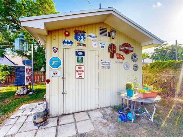 94 NE 17th St, Homestead FL 33030