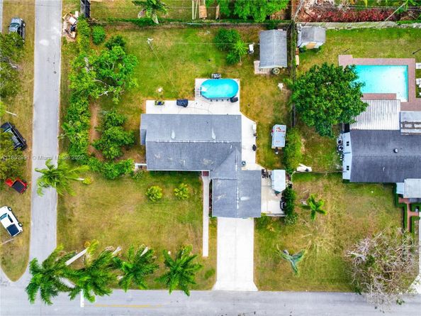 94 NE 17th St, Homestead FL 33030