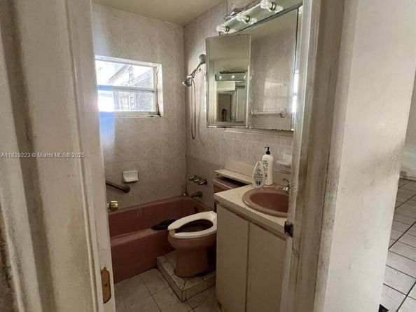 2800 NW 164th St, Miami Gardens FL 33054
