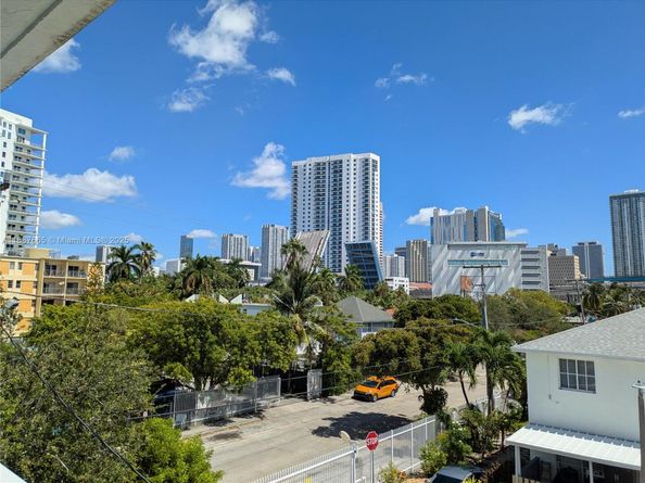498 SW 2 302, Miami FL 33130