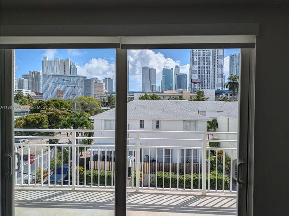 498 SW 2 302, Miami FL 33130