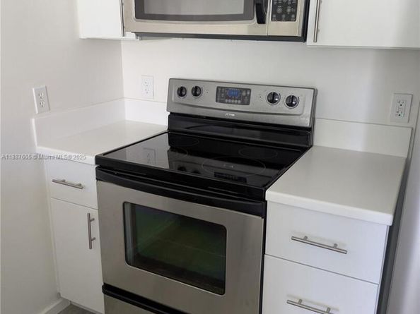 498 SW 2 302, Miami FL 33130