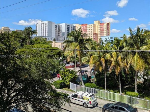 498 SW 2 302, Miami FL 33130