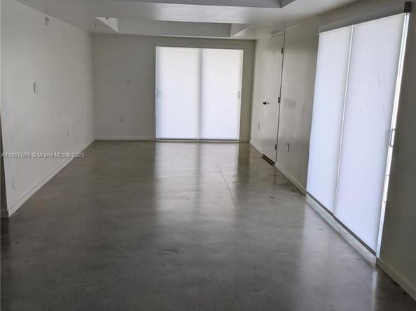 498 SW 2 302, Miami FL 33130