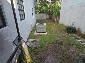 6905 SW 104th Ct, Miami FL 33173