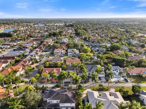 15484 SW 42nd Ter, Miami FL 33185