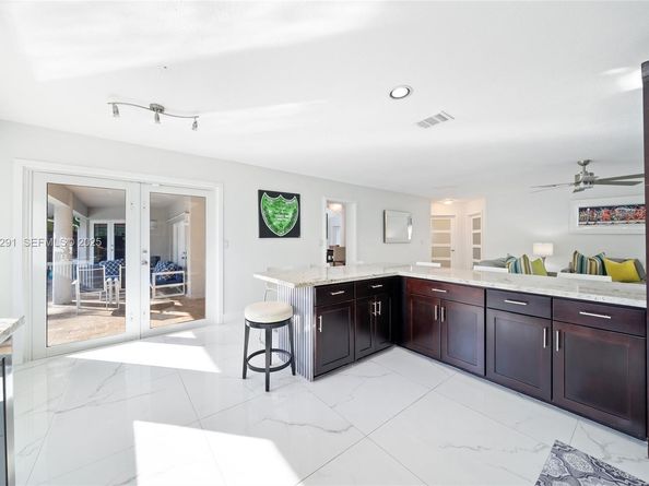 15484 SW 42nd Ter, Miami FL 33185