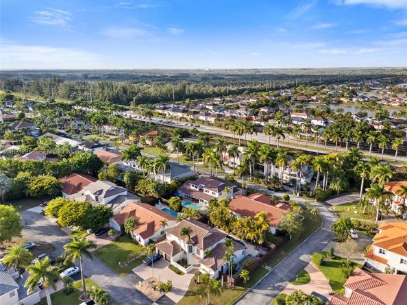 15484 SW 42nd Ter, Miami FL 33185