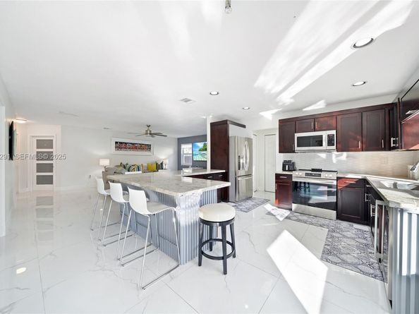 15484 SW 42nd Ter, Miami FL 33185