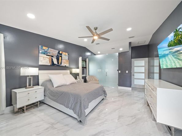 15484 SW 42nd Ter, Miami FL 33185