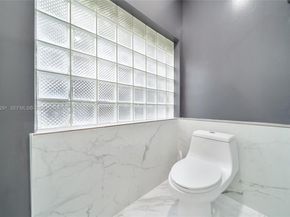 15484 SW 42nd Ter, Miami FL 33185