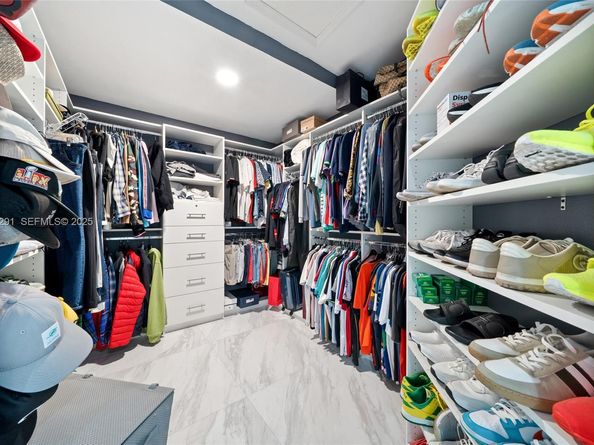 15484 SW 42nd Ter, Miami FL 33185