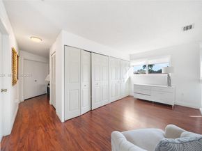 15484 SW 42nd Ter, Miami FL 33185