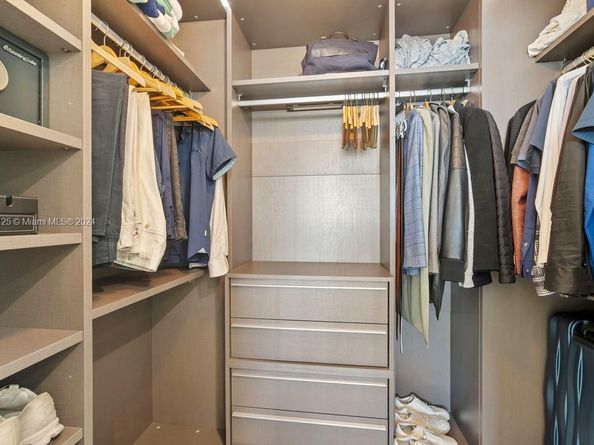 460 NE 28th St 3205, Miami FL 33137