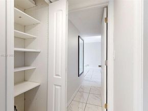 1000 Parkview Dr 431, Hallandale Beach FL 33009