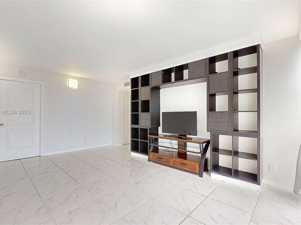 1000 Parkview Dr 431, Hallandale Beach FL 33009