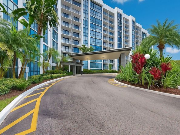 1000 Parkview Dr 431, Hallandale Beach FL 33009