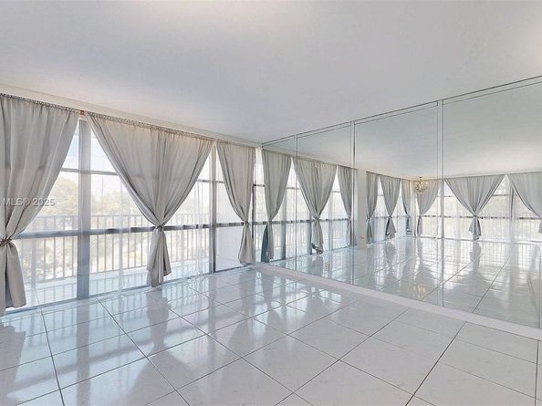 1000 Parkview Dr 431, Hallandale Beach FL 33009