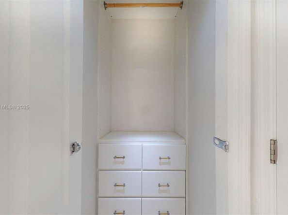 1000 Parkview Dr 431, Hallandale Beach FL 33009