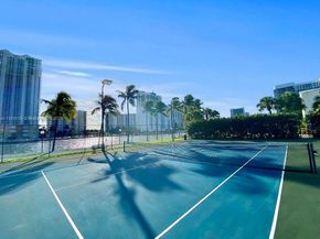 1000 Parkview Dr 431, Hallandale Beach FL 33009