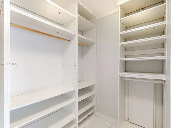 1000 Parkview Dr 431, Hallandale Beach FL 33009