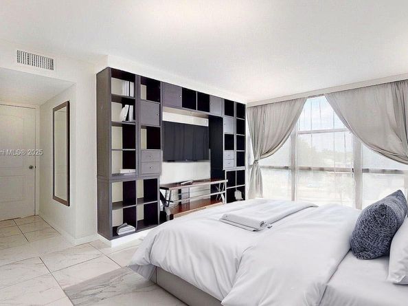 1000 Parkview Dr 431, Hallandale Beach FL 33009