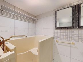 1000 Parkview Dr 431, Hallandale Beach FL 33009