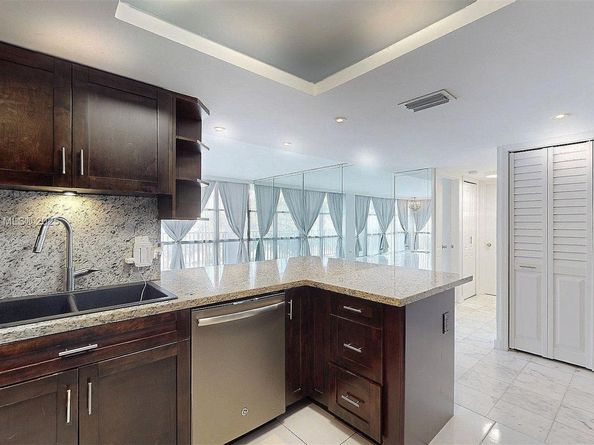 1000 Parkview Dr 431, Hallandale Beach FL 33009