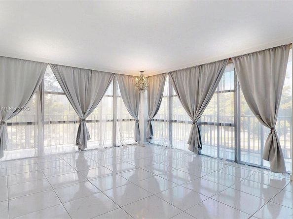 1000 Parkview Dr 431, Hallandale Beach FL 33009