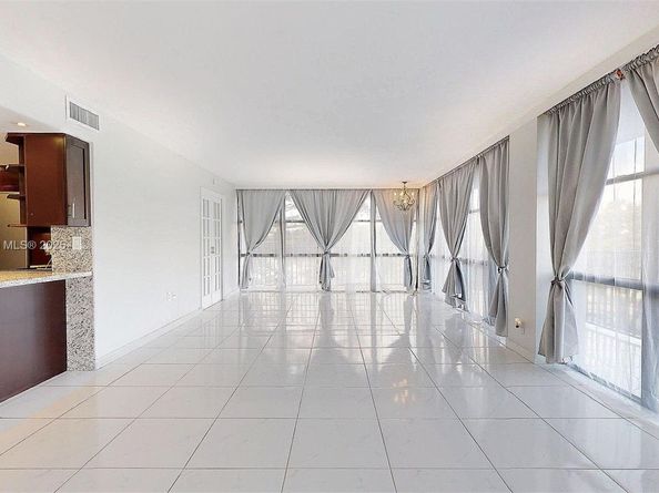 1000 Parkview Dr 431, Hallandale Beach FL 33009