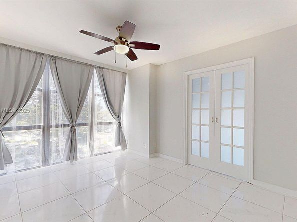 1000 Parkview Dr 431, Hallandale Beach FL 33009