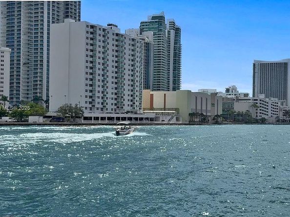 1000 Parkview Dr 431, Hallandale Beach FL 33009