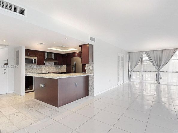 1000 Parkview Dr 431, Hallandale Beach FL 33009