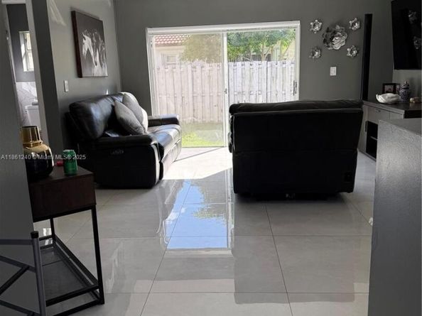 1275 NW 126TH St, Sunrise FL 33323